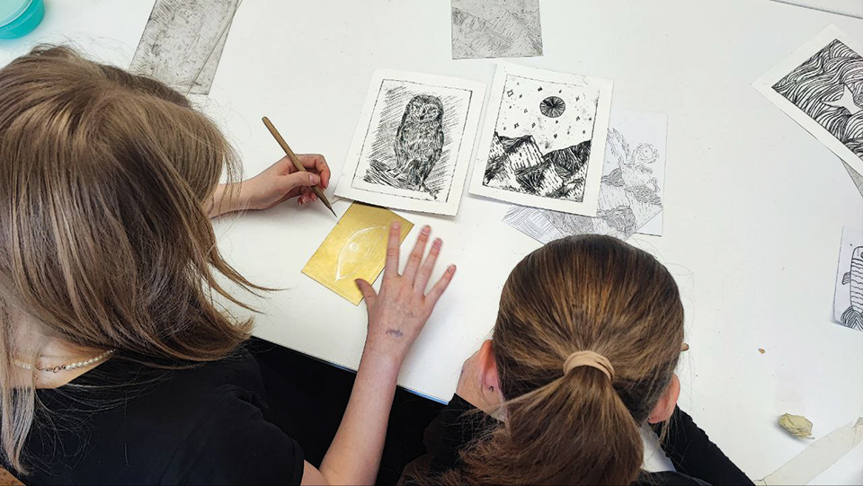 Foto: Druckkunst in der Malschule (Weimarer Mal- und Zeichenschule)